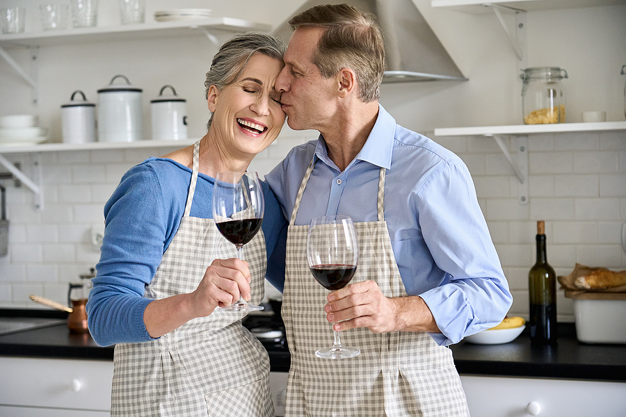 Seniors Tasting Wine: Valentine’s Day ideas for seniors